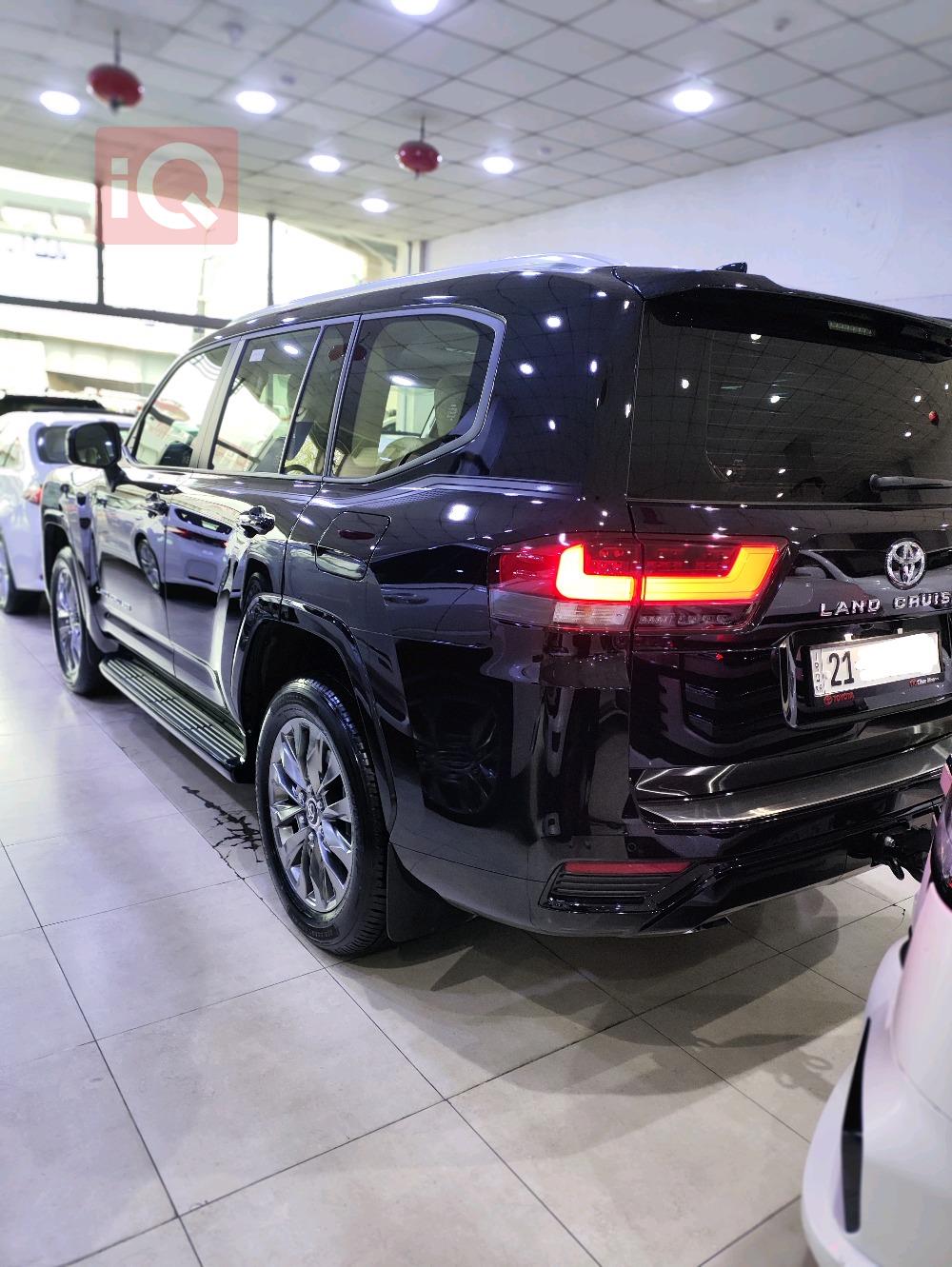 تۆیۆتا لاند کروزەر